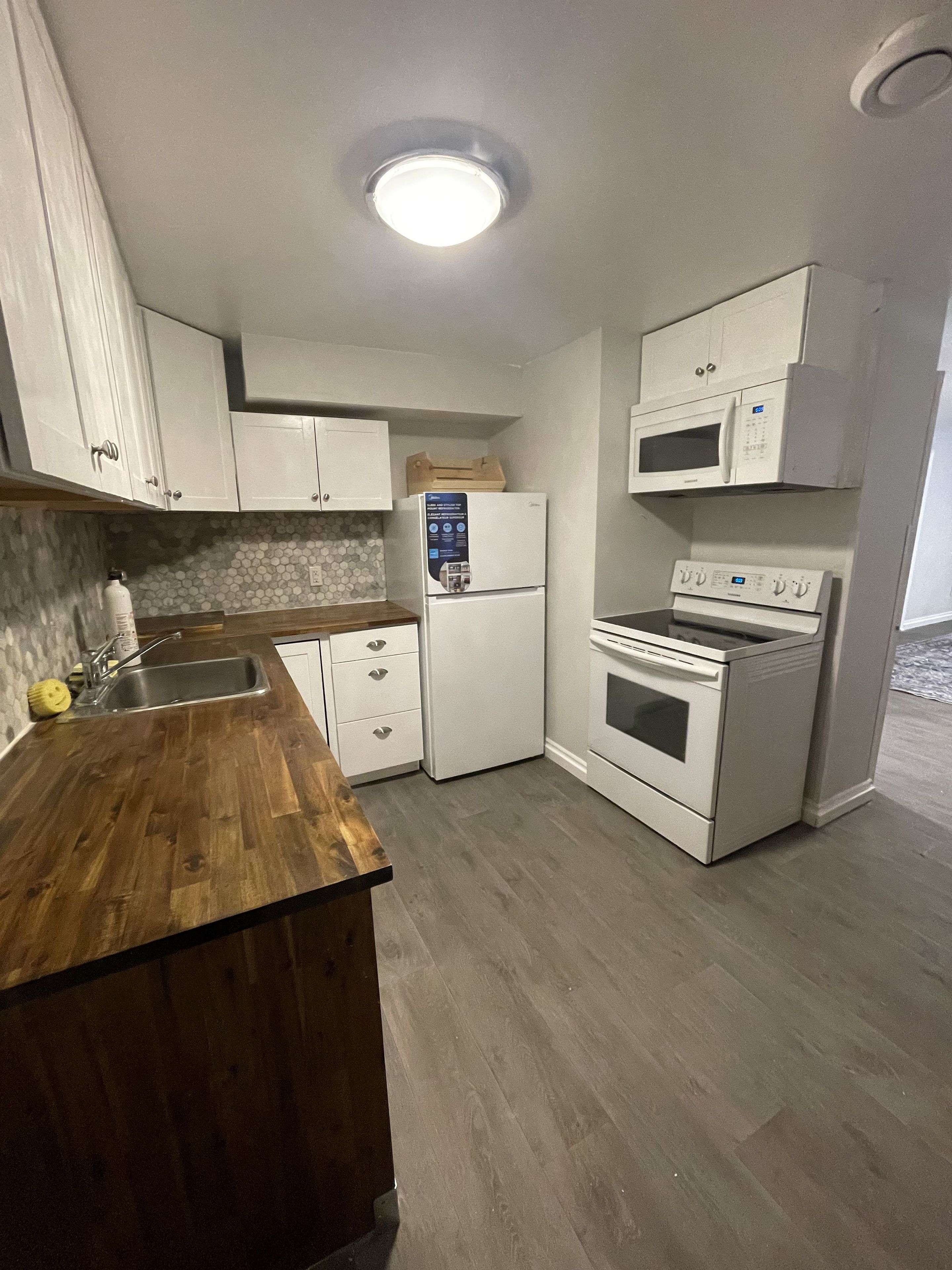 Barrie, ON L4M 2Y8,8 Daphne CRES