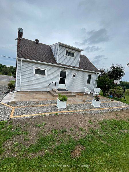 Oro-medonte, ON L3V 6H2,8162 Highway 12 RD W