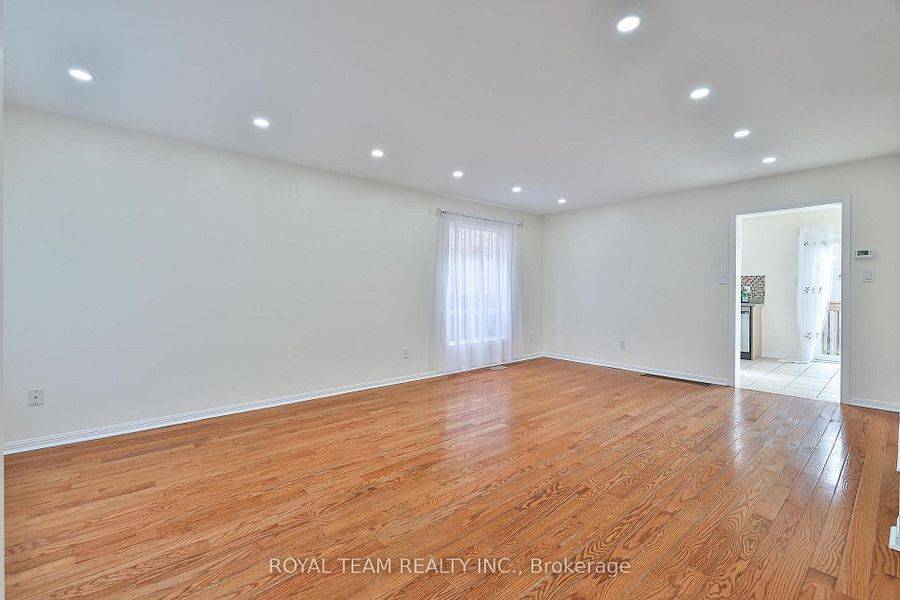 Oakville, ON L6M 4S8,2439 Hollybrook DR