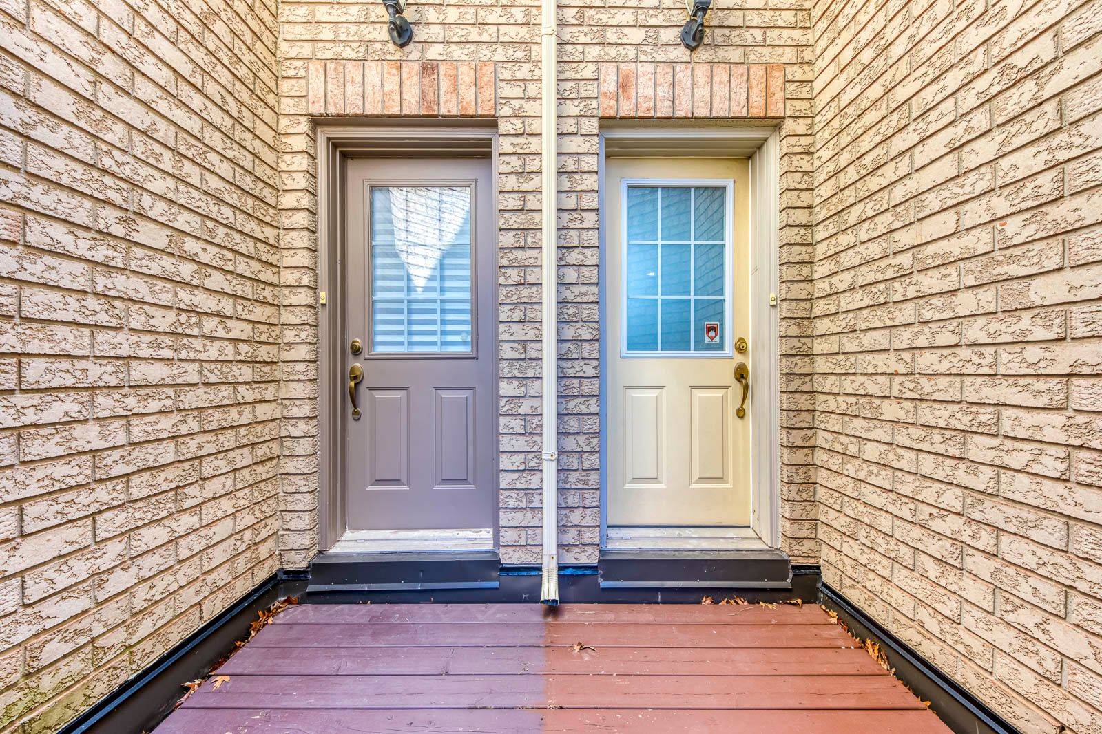 Oakville, ON L6M 4M7,1489 Heritage WAY #63