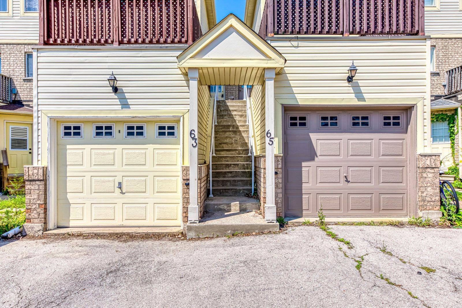 Oakville, ON L6M 4M7,1489 Heritage WAY #63