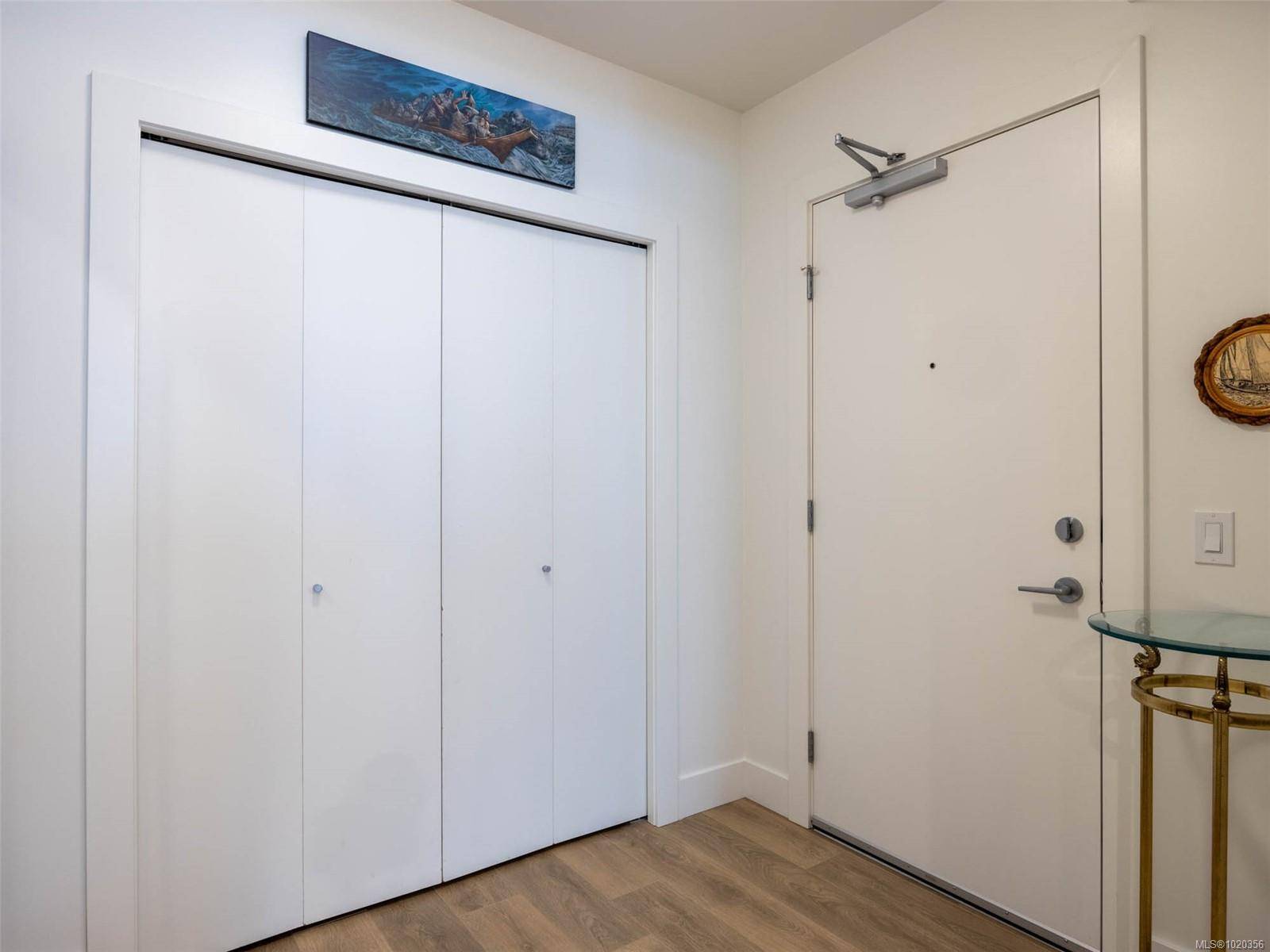 Sidney, BC V8L 1Y8,2461 Sidney Ave #203