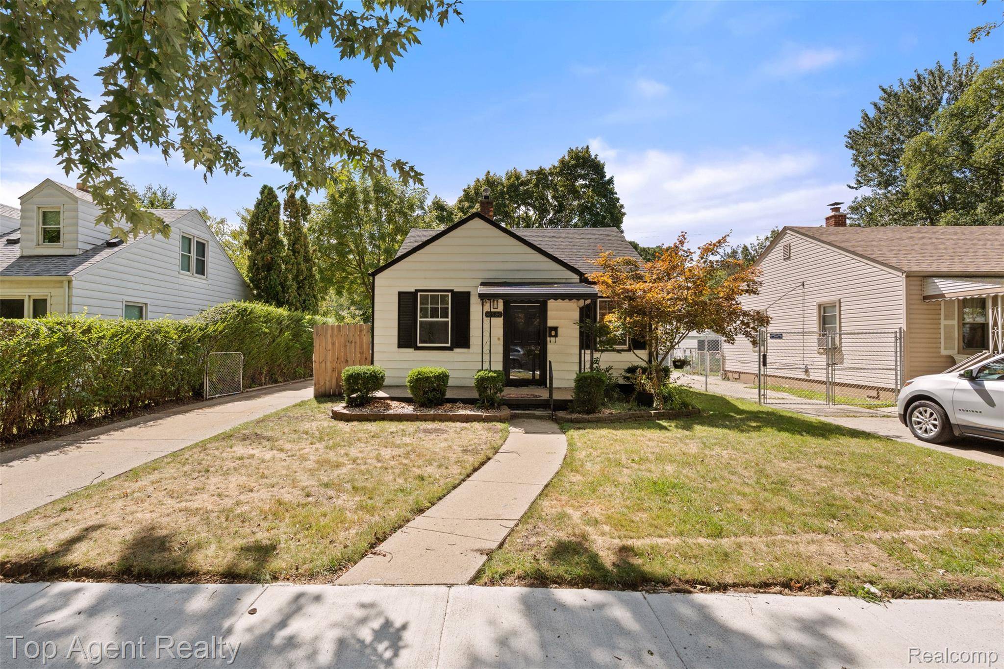 Harper Woods, MI 48225,18580 Washtenaw ST