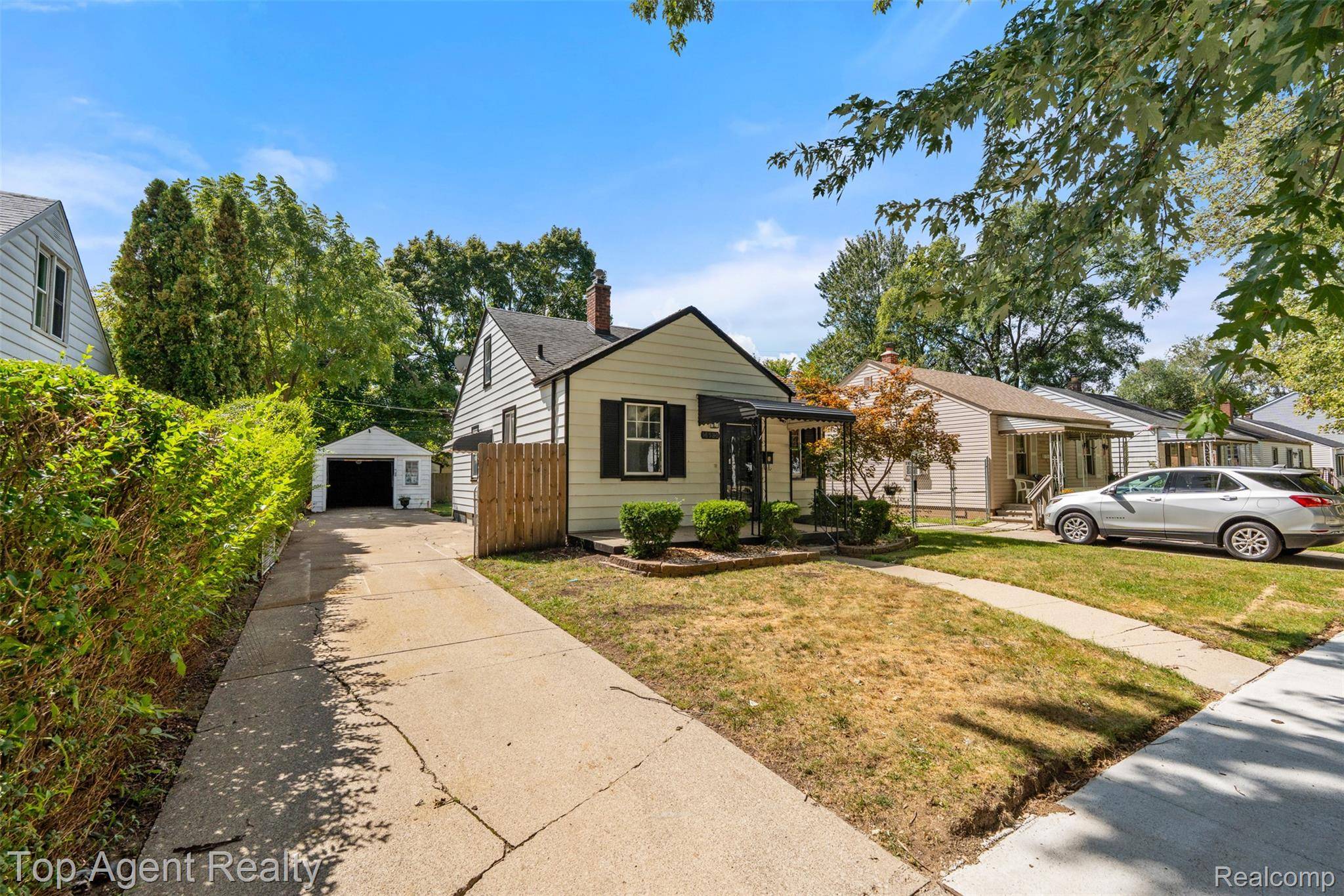 Harper Woods, MI 48225,18580 Washtenaw ST