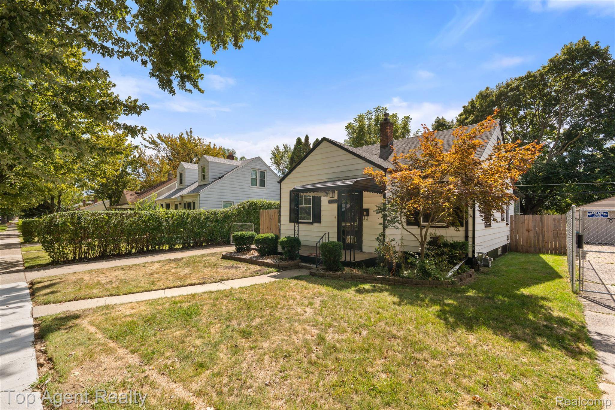 Harper Woods, MI 48225,18580 Washtenaw ST