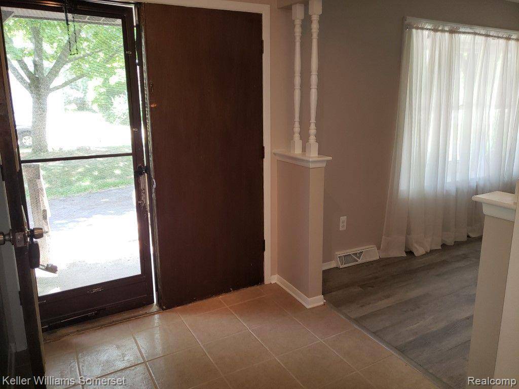 Farmington Hills, MI 48336,24694 CREEKSIDE DR