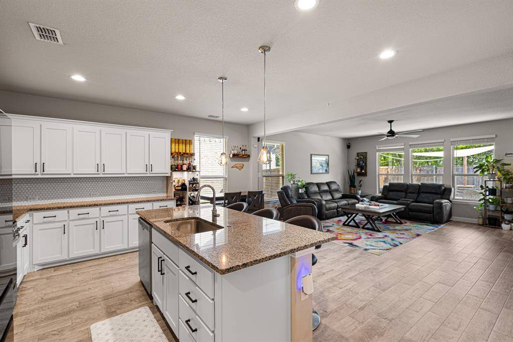 Denton, TX 76210,5601 Round Hill Road