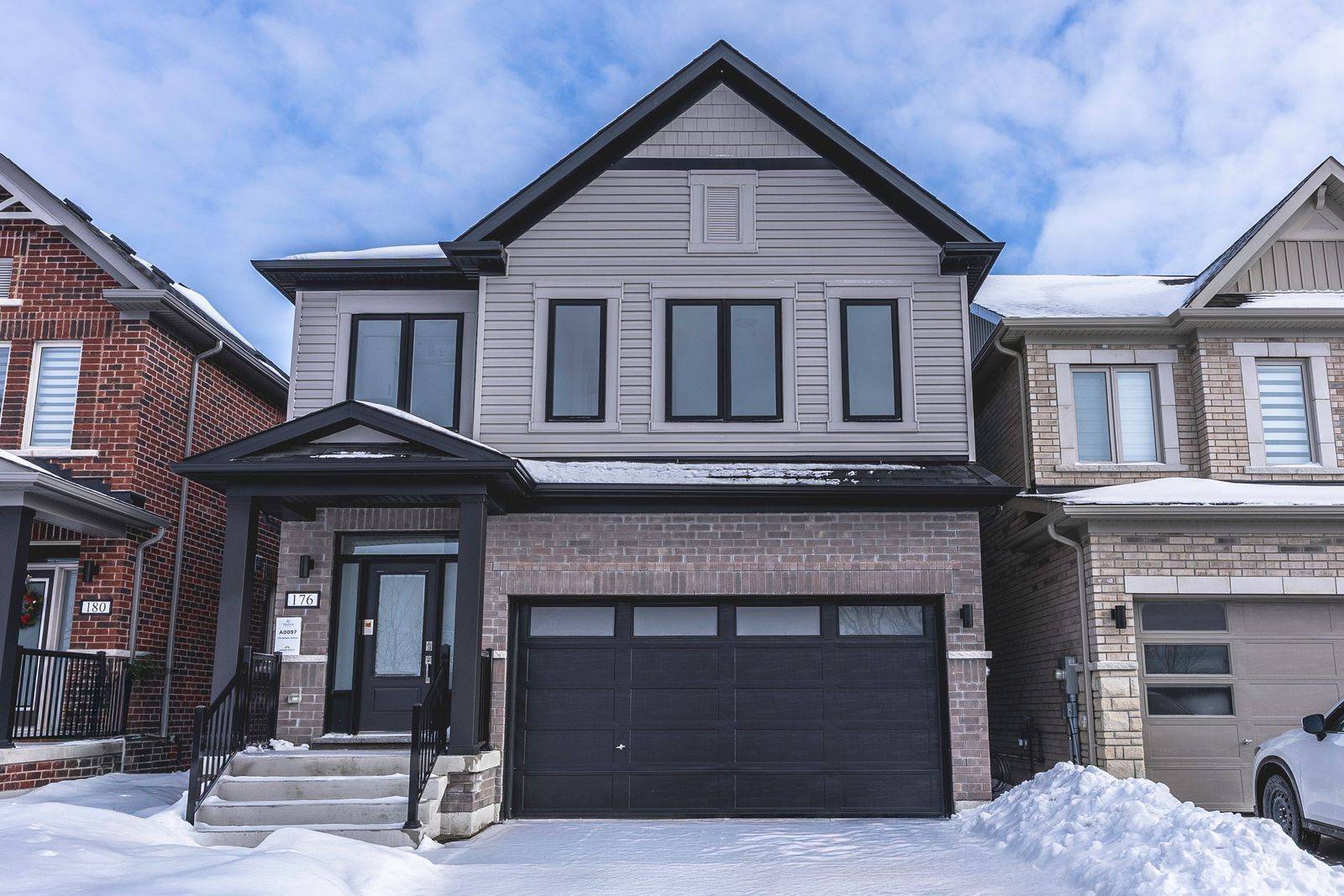 Barrie, ON L9J 0Z4,176 Durham AVE