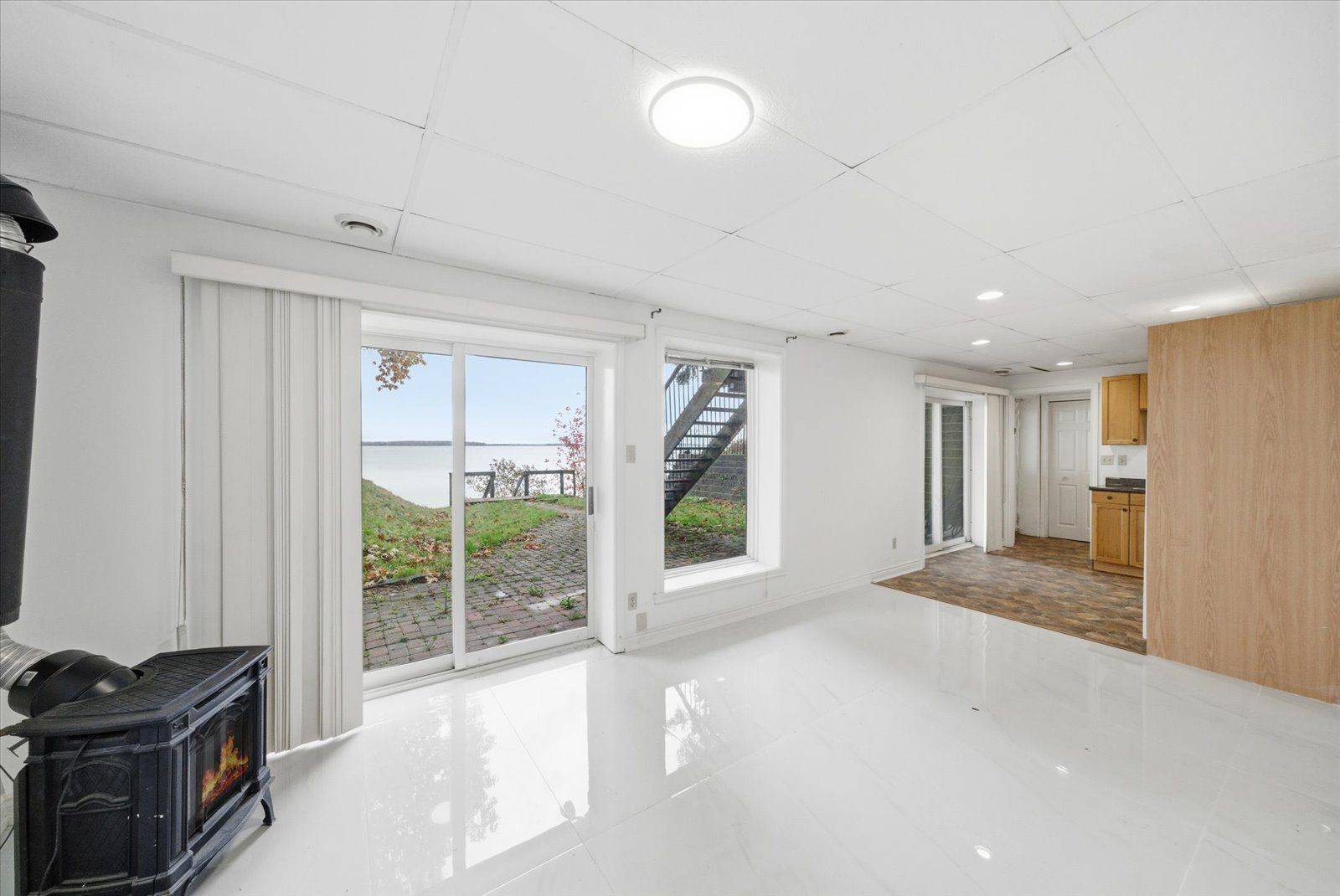 Severn, ON L3V 6H3,2999 Lakeside DR #Lower Level