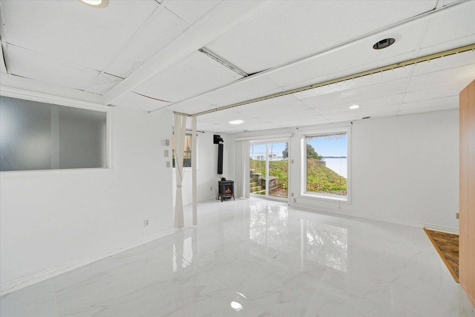 Severn, ON L3V 6H3,2999 Lakeside DR #Lower Level