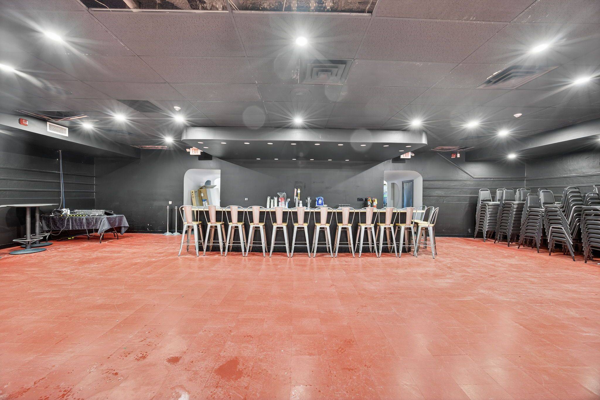 Orillia, ON L3V 5B8,16 West ST S