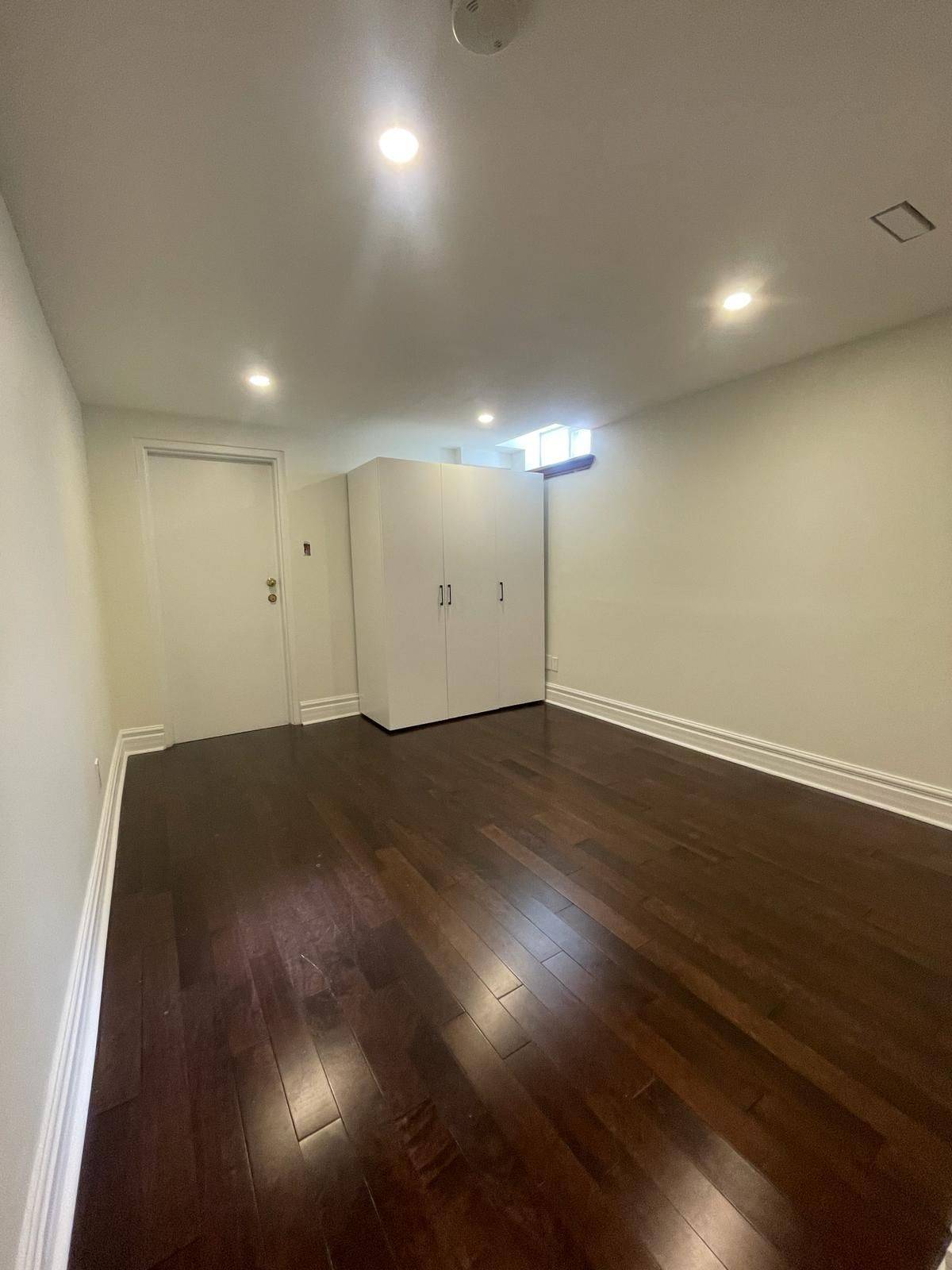 Mississauga, ON L4W 3K8,1000 Lovingston CRES