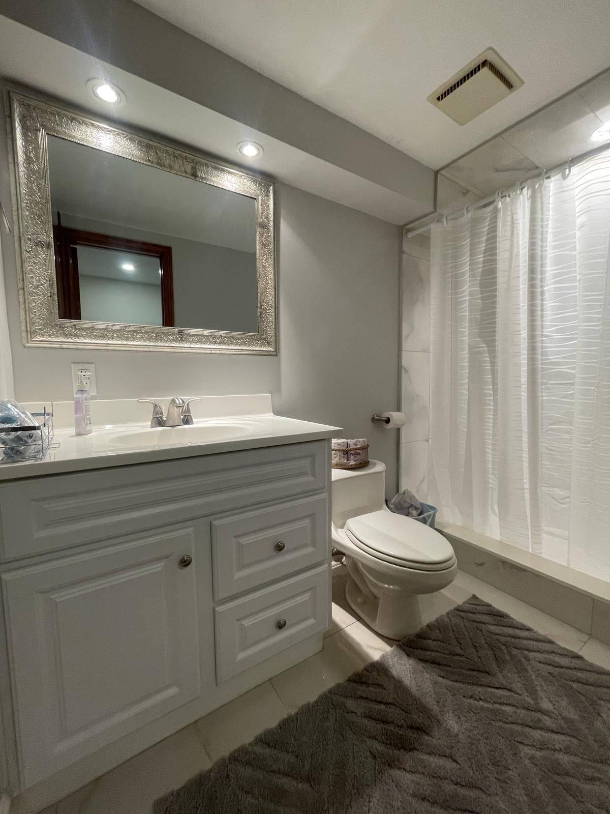 Mississauga, ON L4W 3K8,1000 Lovingston CRES