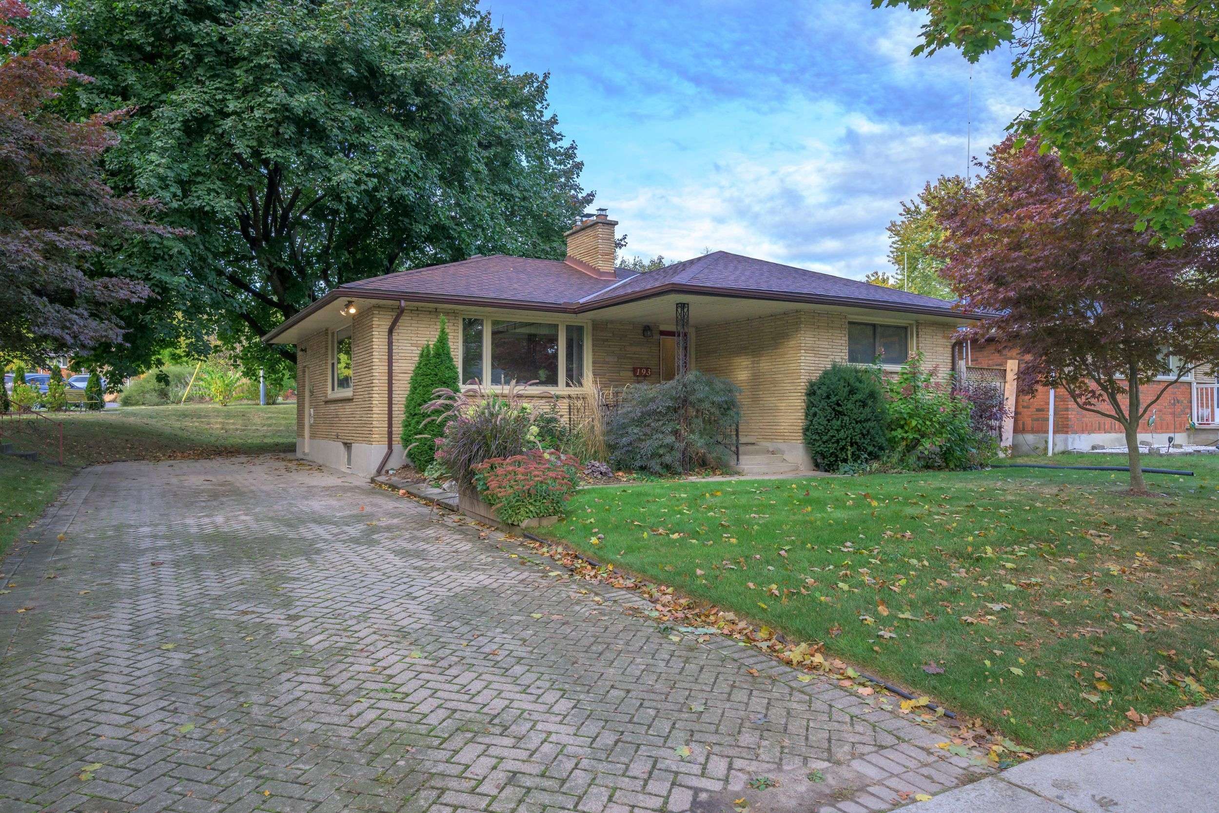 London South, ON N5Z 3T6,193 King Edward AVE