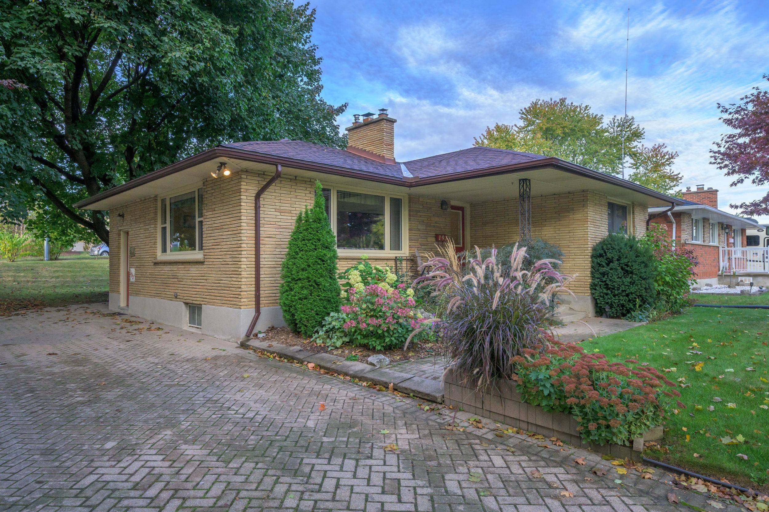 London South, ON N5Z 3T6,193 King Edward AVE