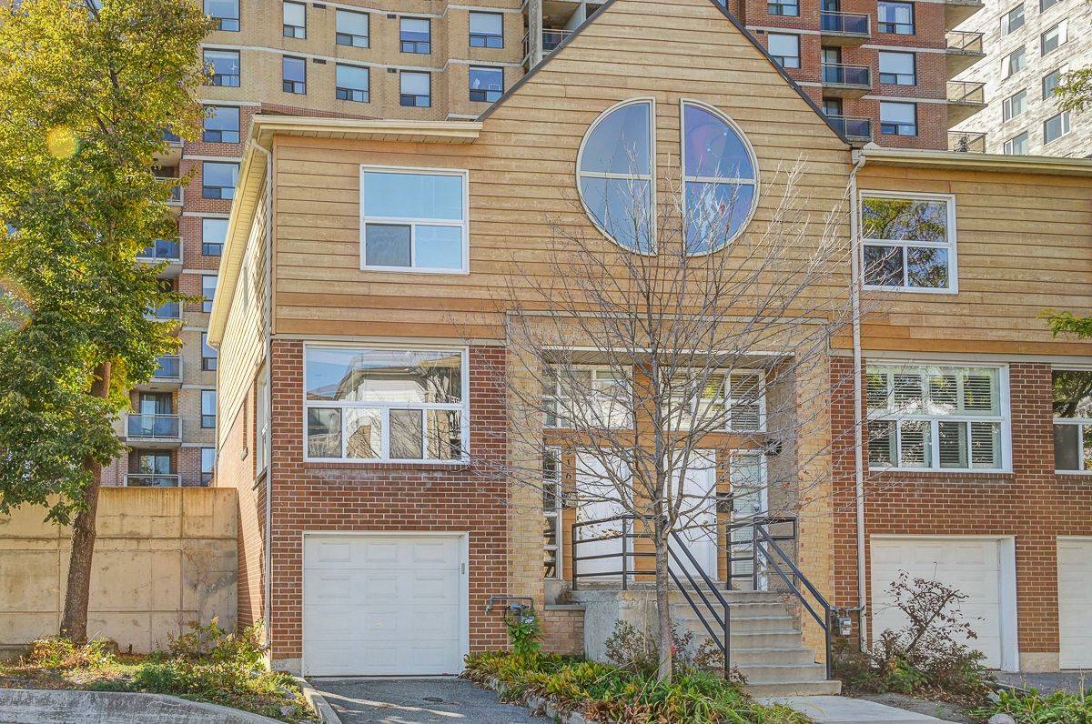 West Centre Town, ON K1Y 1L2,216 Forward AVE