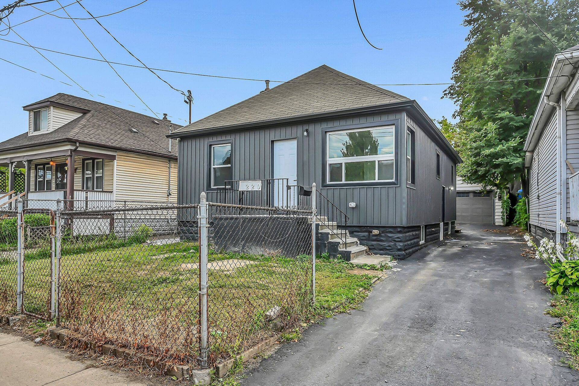 Hamilton, ON L8H 3J7,220 GRENFELL ST