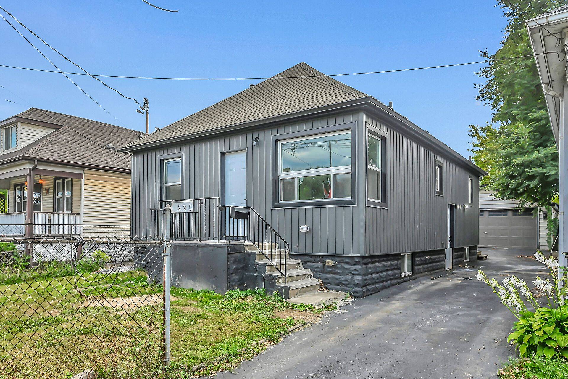 Hamilton, ON L8H 3J7,220 GRENFELL ST