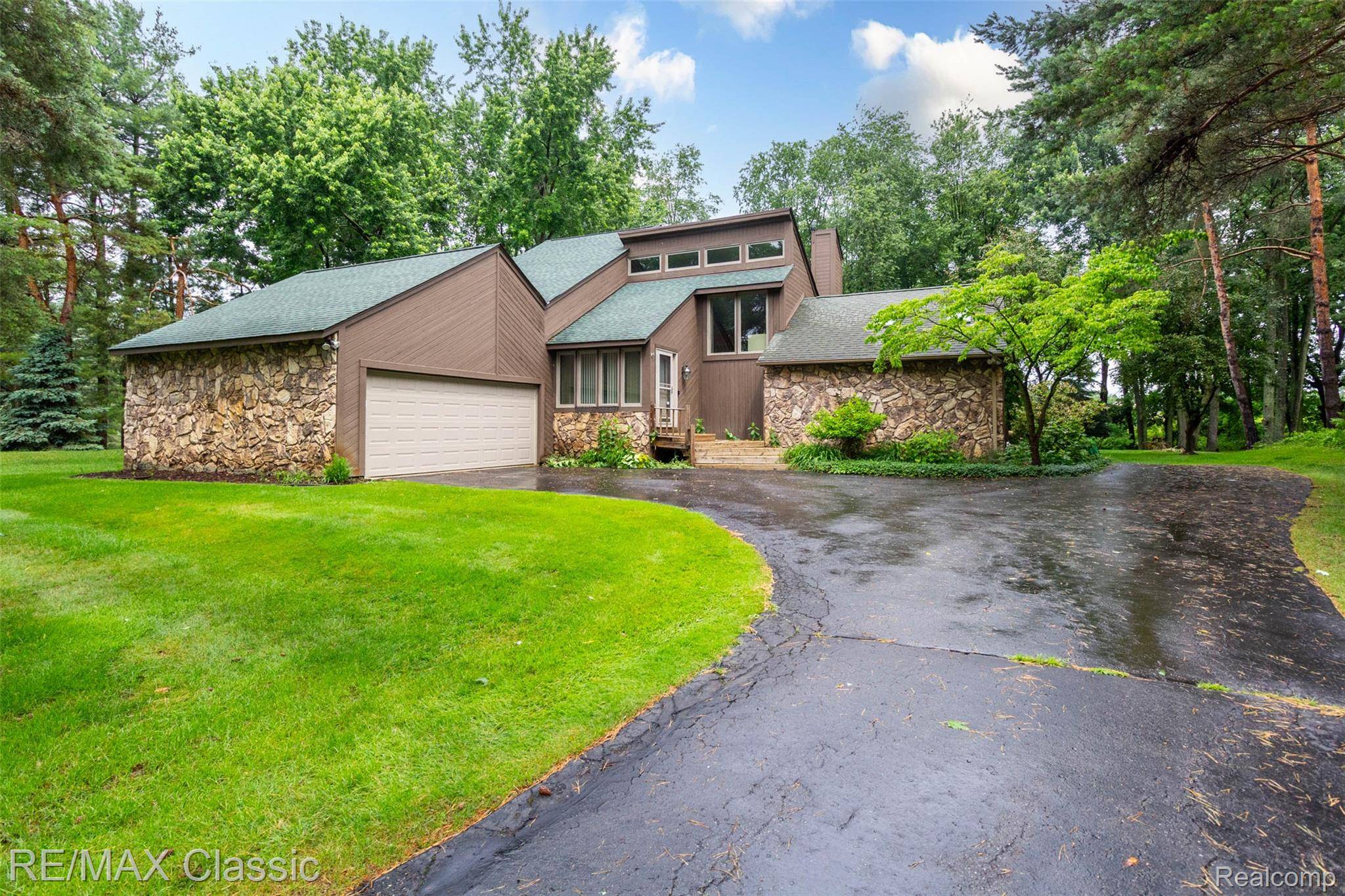 Milford, MI 48381,1222 Manderly DR