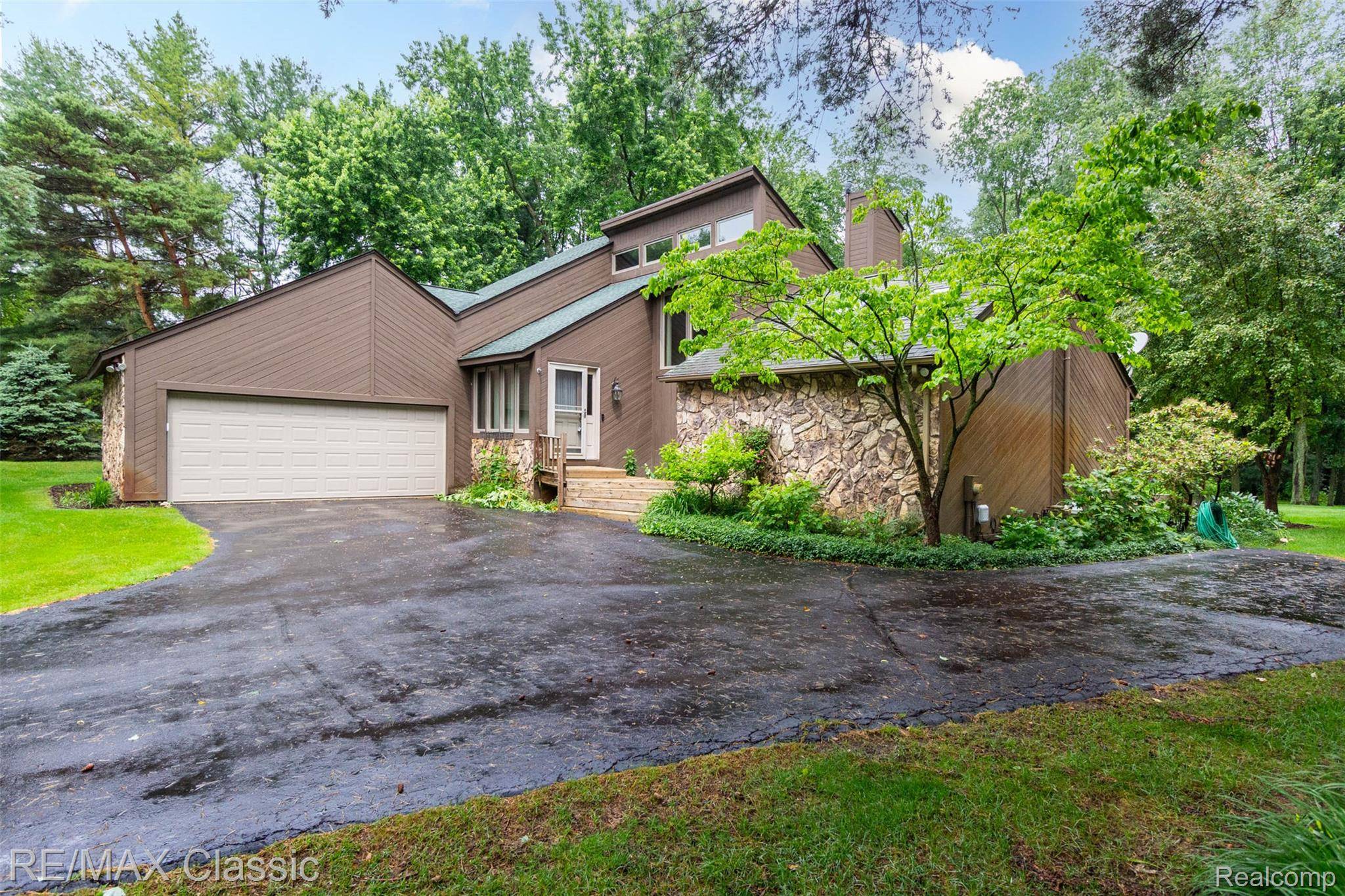 Milford, MI 48381,1222 Manderly DR