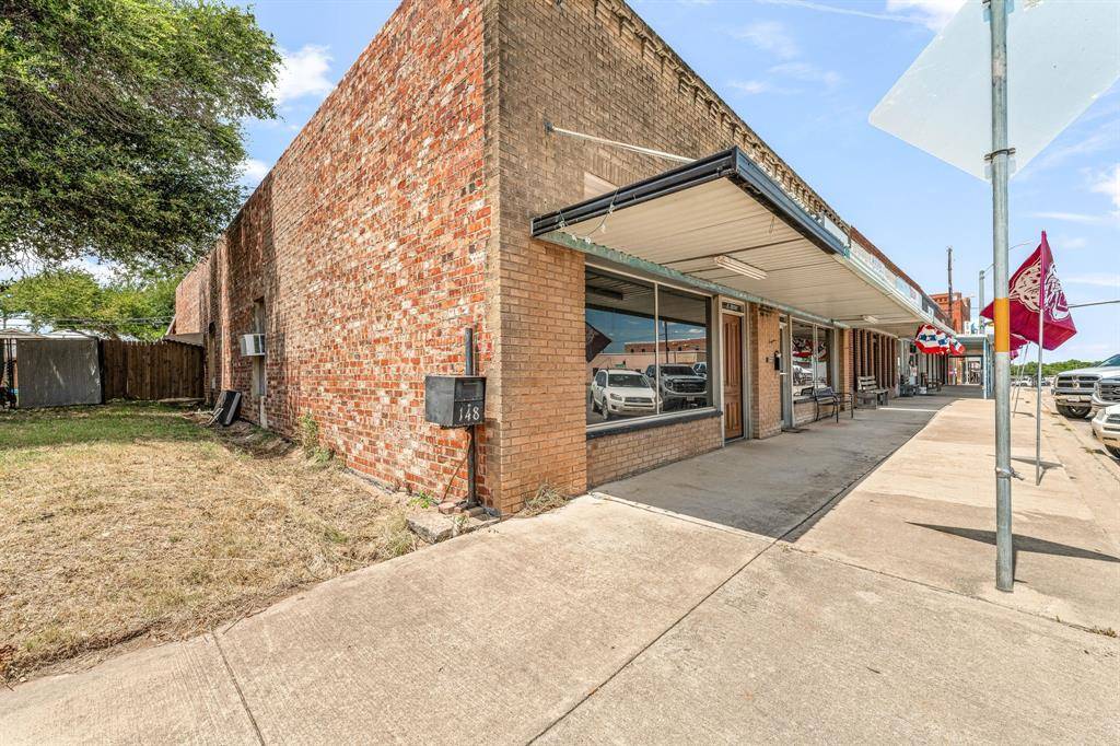 De Leon, TX 76444,140 S Texas Street