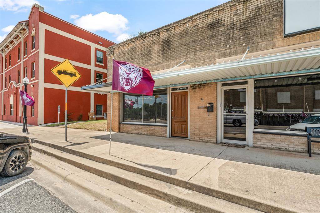De Leon, TX 76444,140 S Texas Street