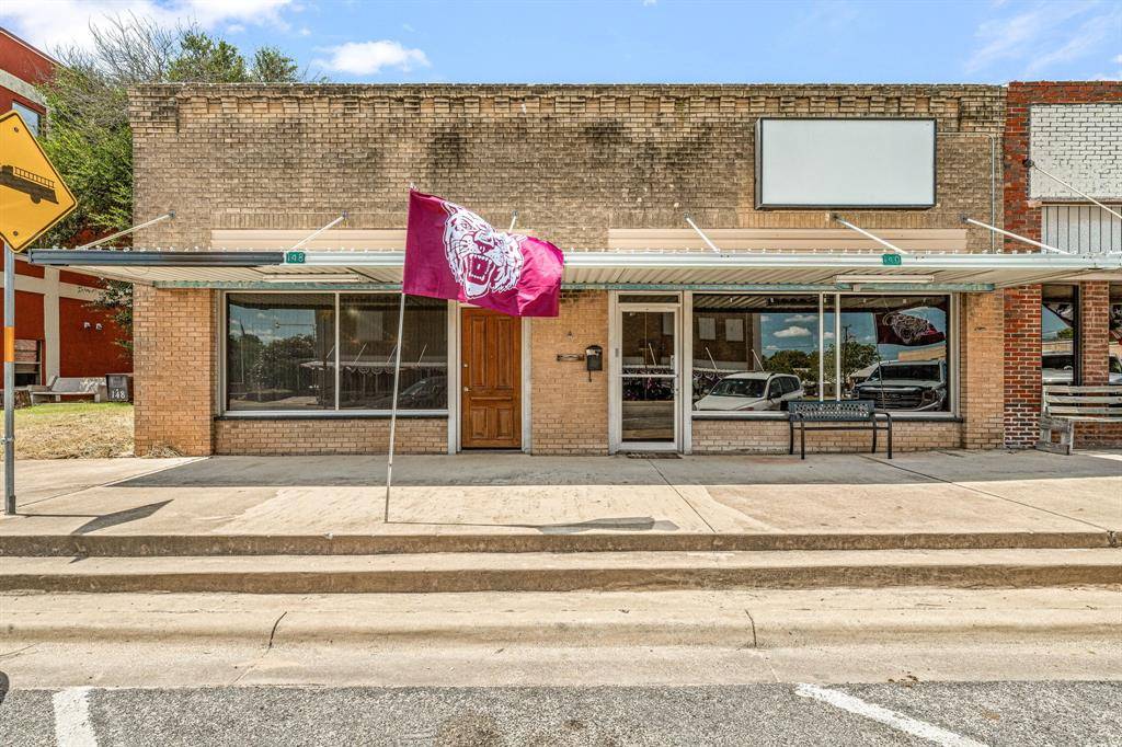 De Leon, TX 76444,140 S Texas Street