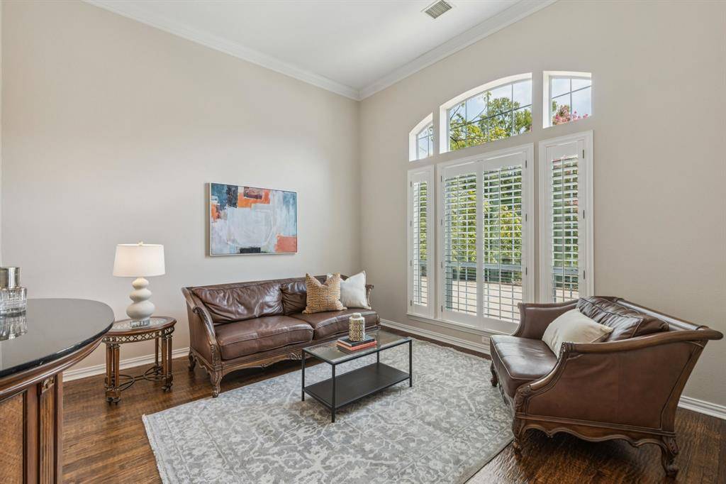 Dallas, TX 75243,8904 Meadowknoll Drive