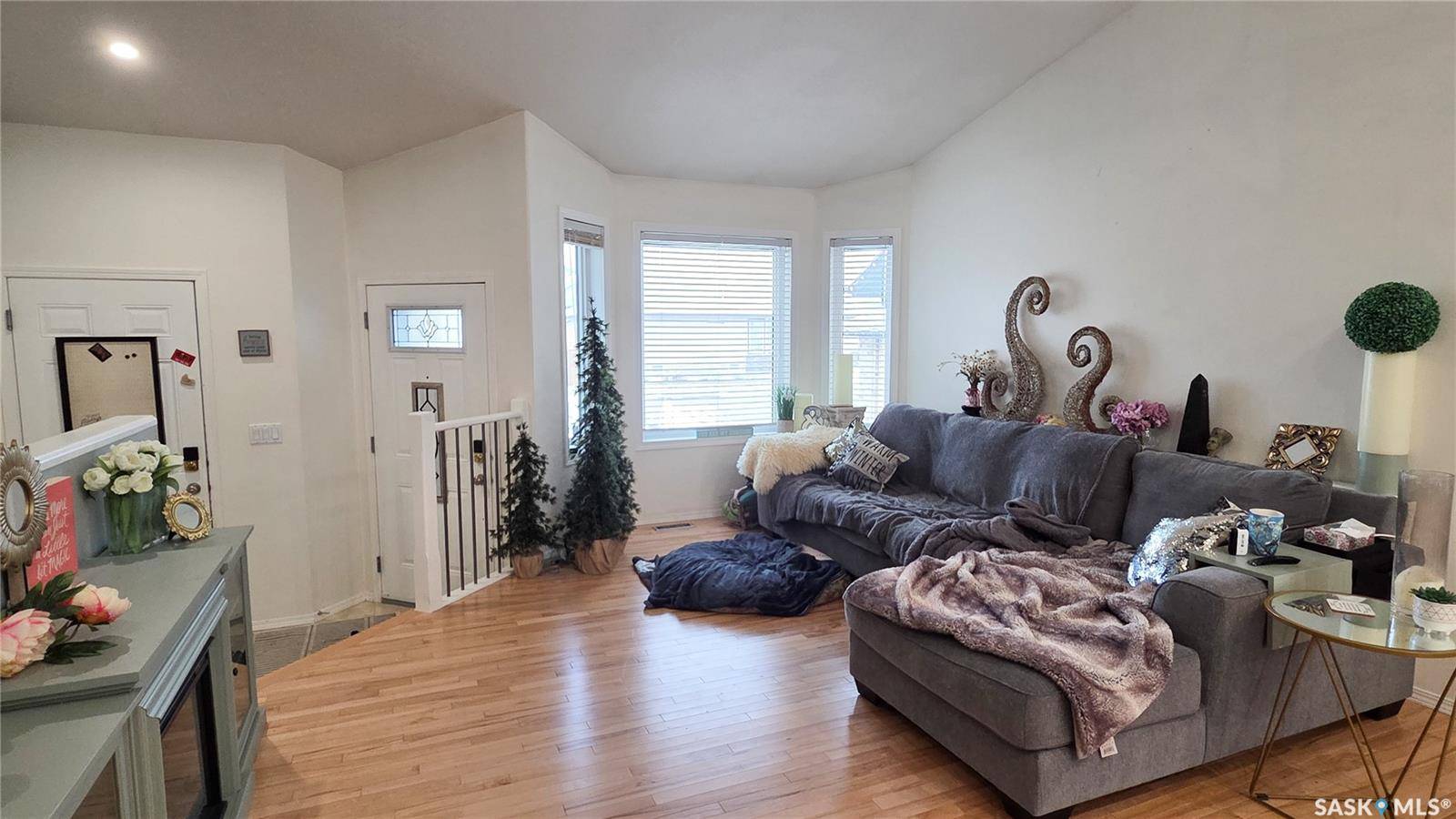 Saskatoon, SK S7T 0C5,815 Lynd CRESCENT