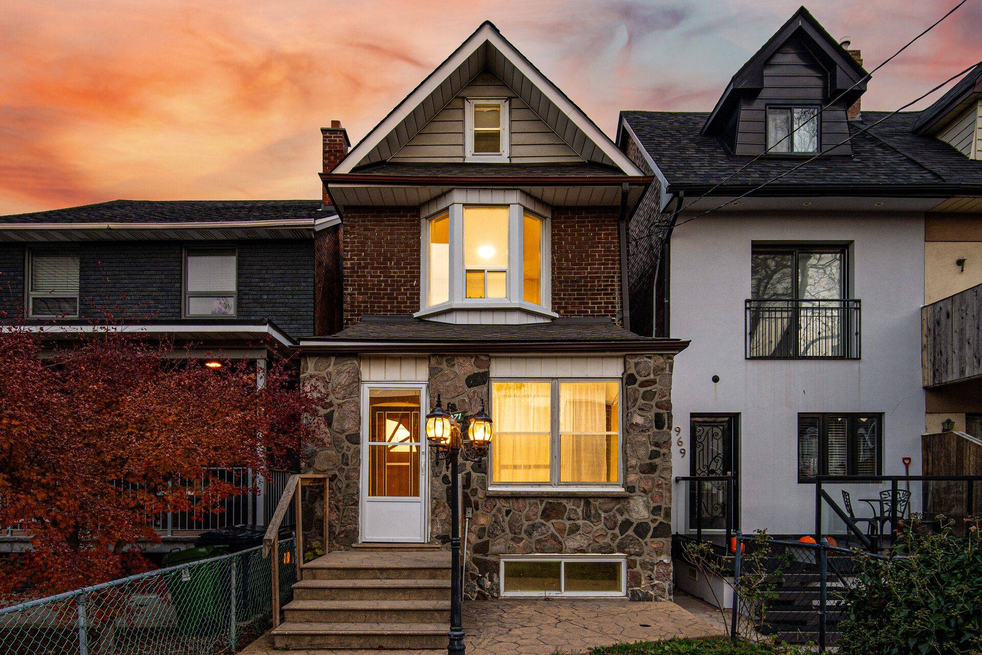 Toronto W03, ON M6H 3X8,971 Saint Clarens AVE