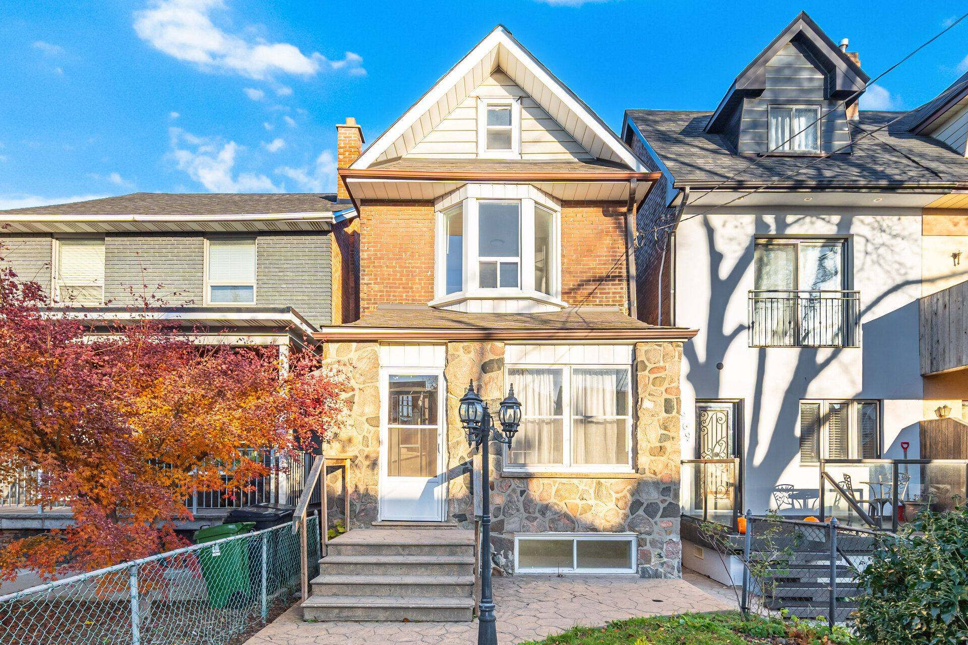 Toronto W03, ON M6H 3X8,971 Saint Clarens AVE