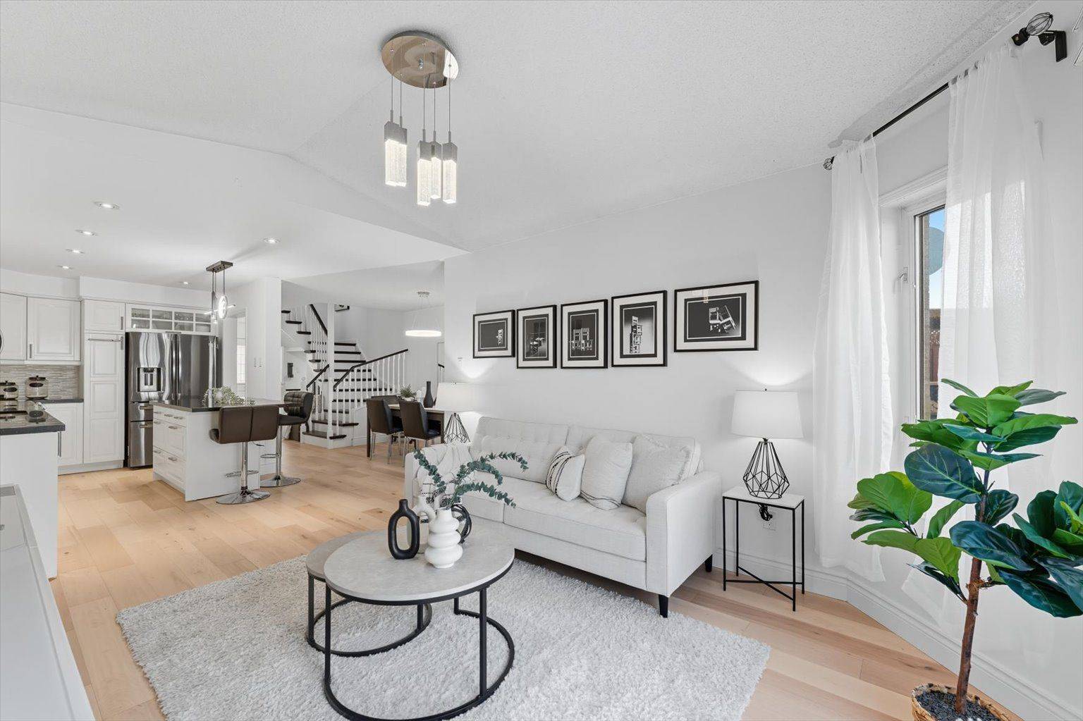 Mississauga, ON L5B 4H3,443 Stonetree CT