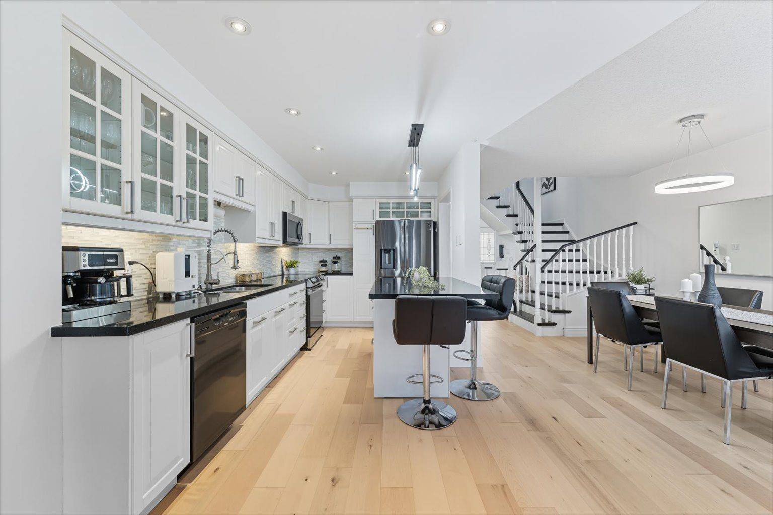 Mississauga, ON L5B 4H3,443 Stonetree CT