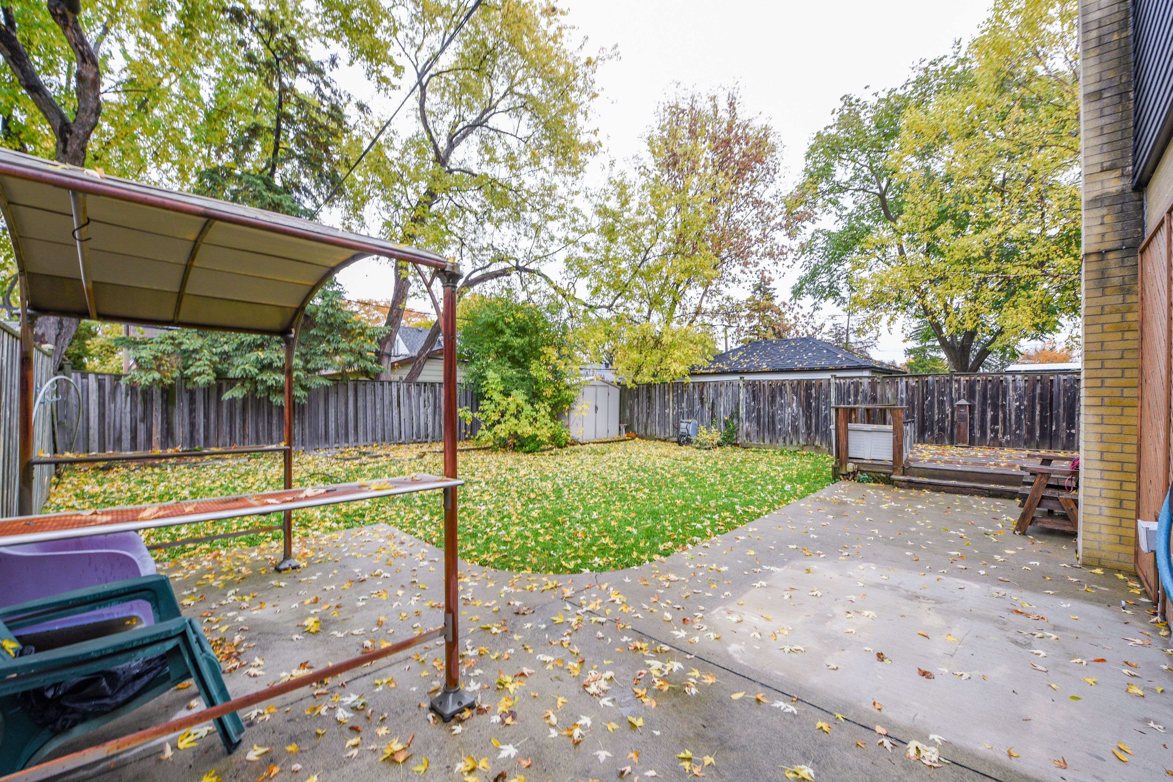 Toronto W10, ON M9W 2V9,20 Hallow CRES