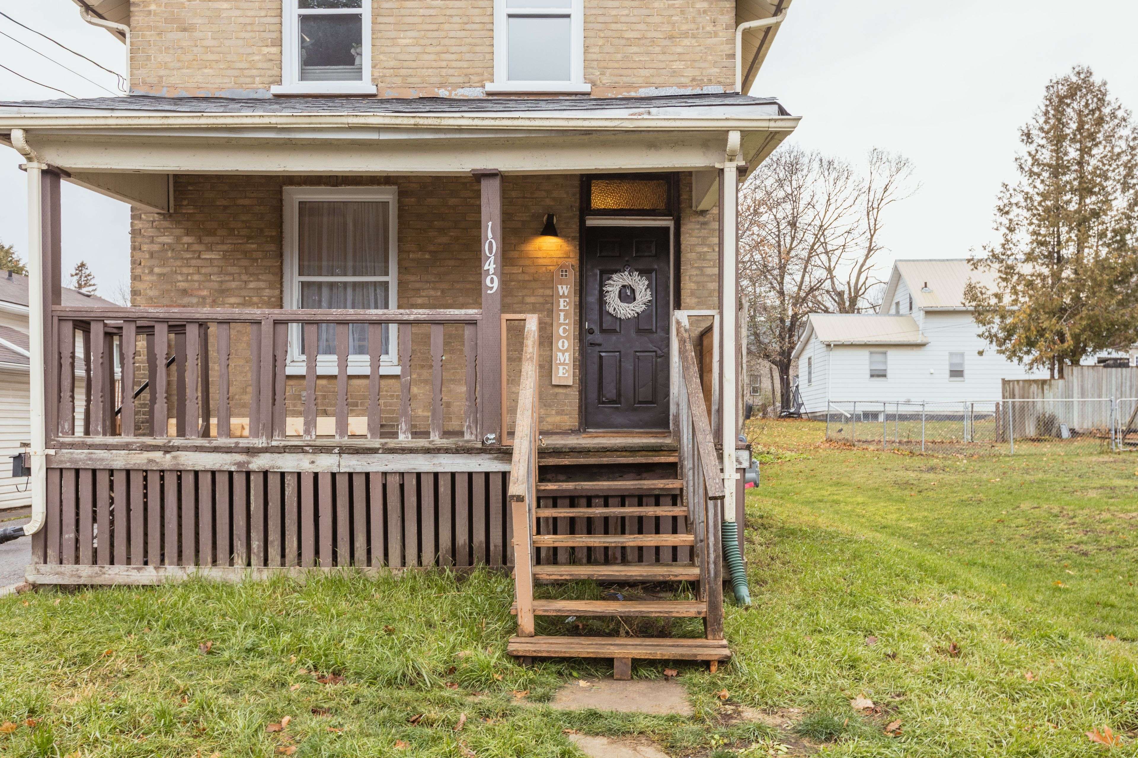 Peterborough, ON K9J 5R8,1049 High ST