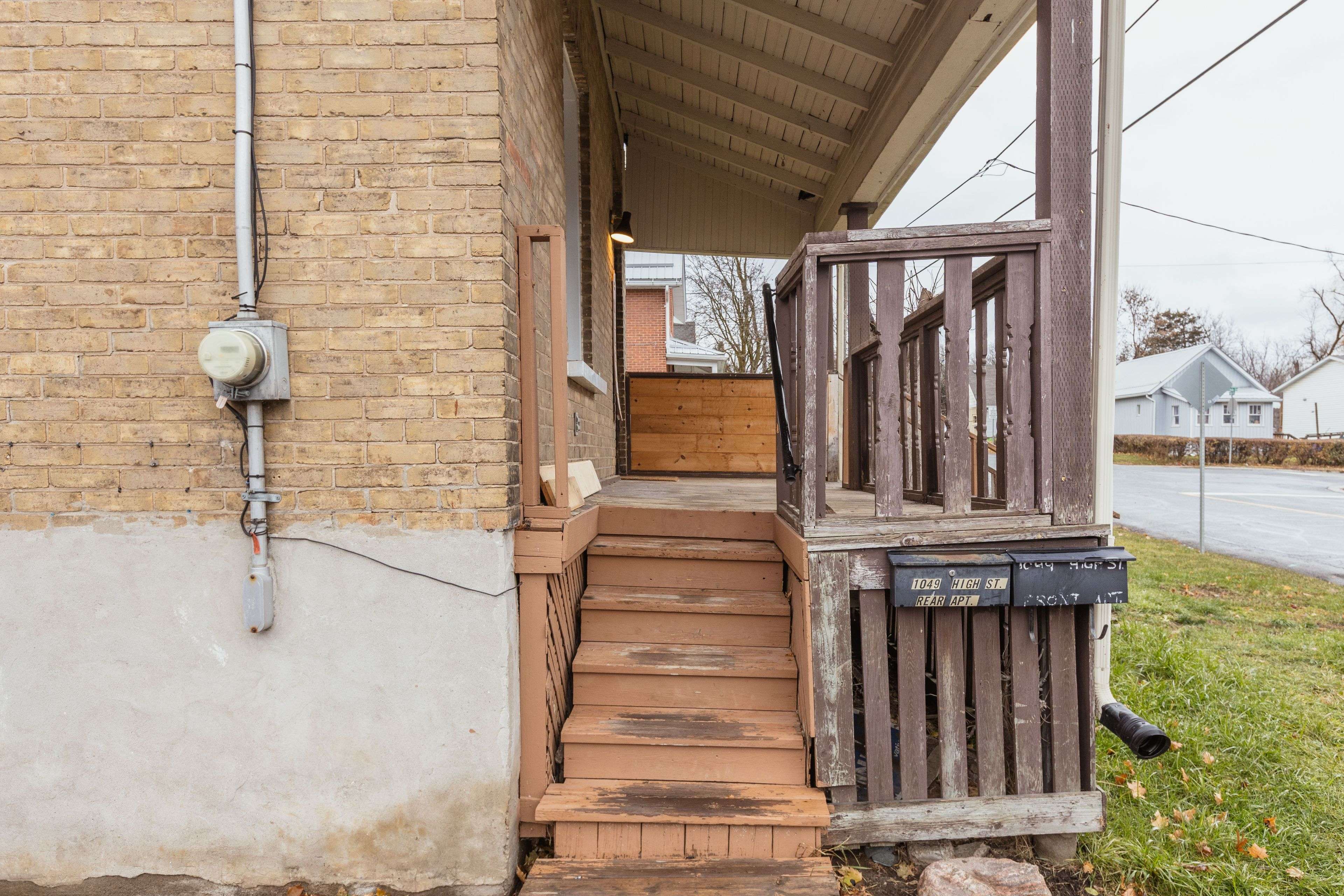 Peterborough, ON K9J 5R8,1049 High ST