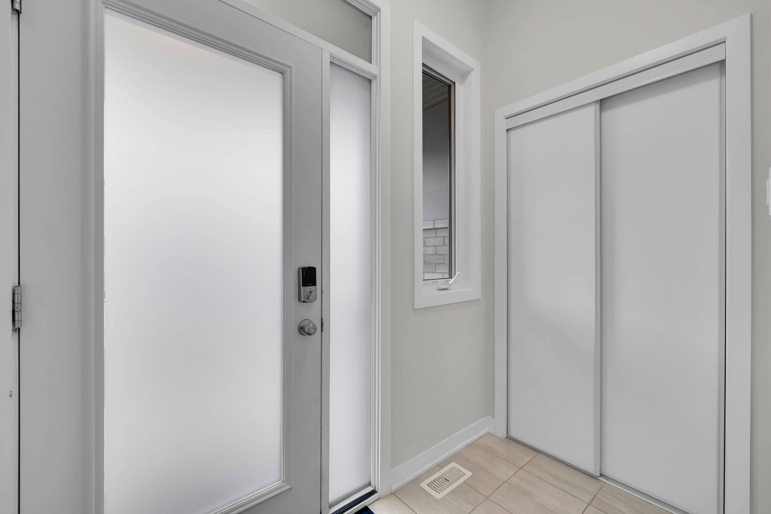 Kanata, ON K2S 3A3,1076 CURRAGLASS WALK