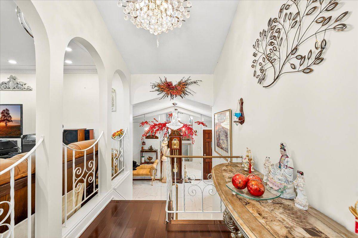 Hamilton, ON L8L 1E4,51 Picton ST