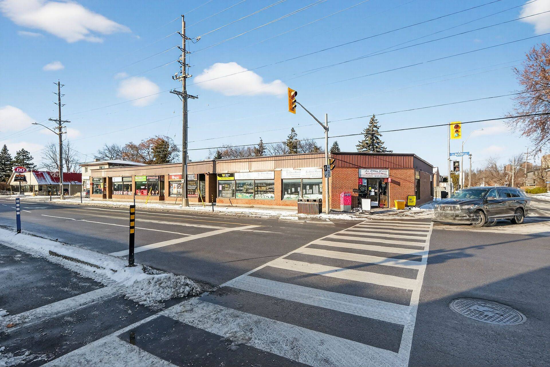 Vanier And Kingsview Park, ON K1K 1G7,411 MCARTHUR AVE