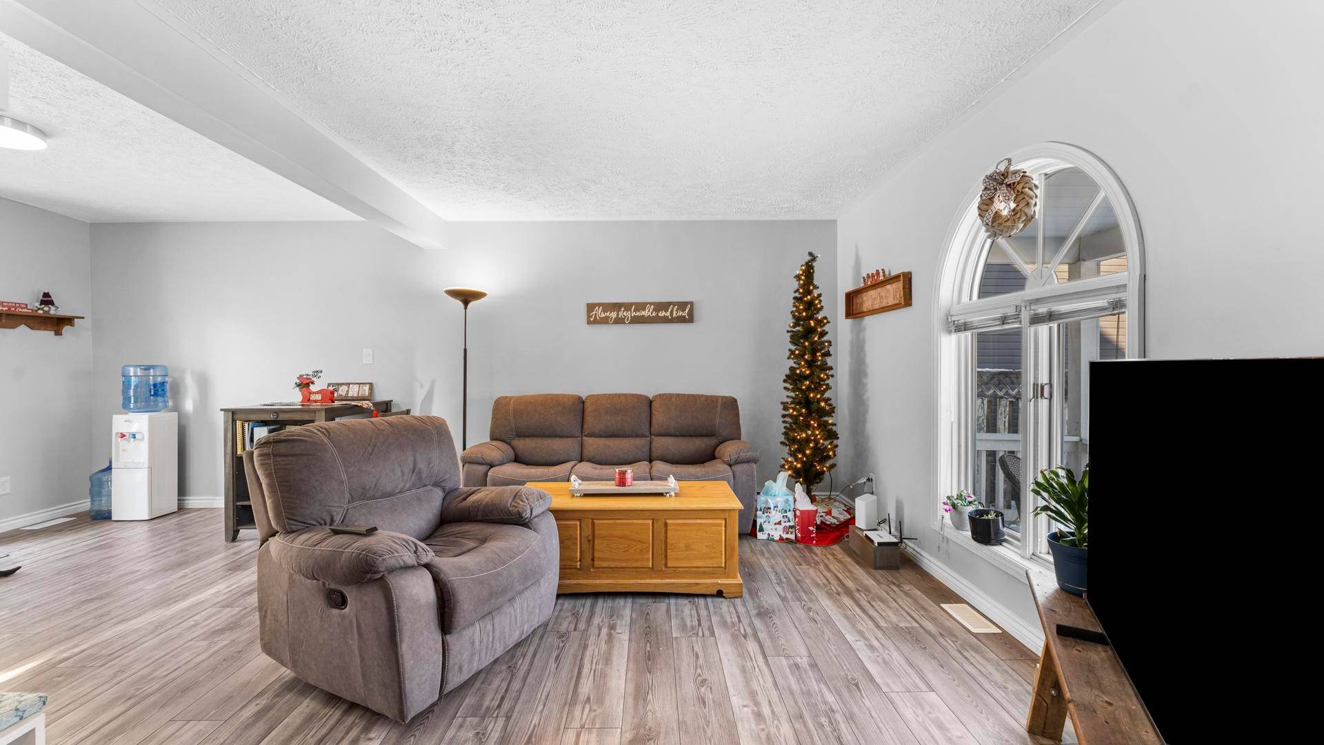 Owen Sound, ON N4K 4R4,1666 3rd AVE W