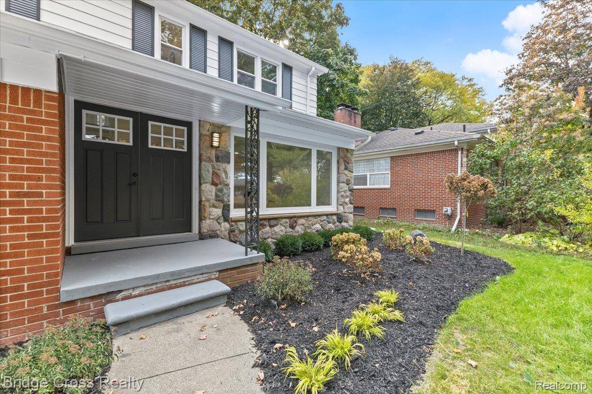 Lathrup Village, MI 48076,17537 Roseland BLVD