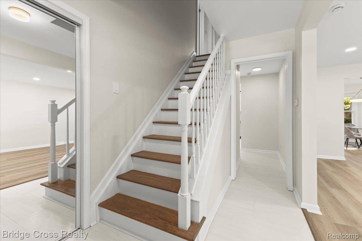 Lathrup Village, MI 48076,17537 Roseland BLVD