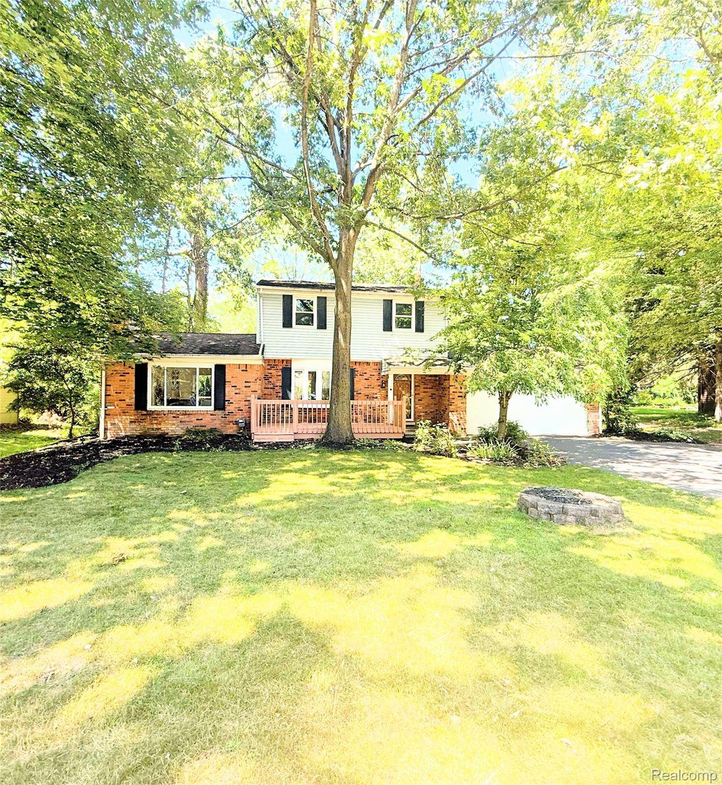 Wixom, MI 48393,1369 Flamingo