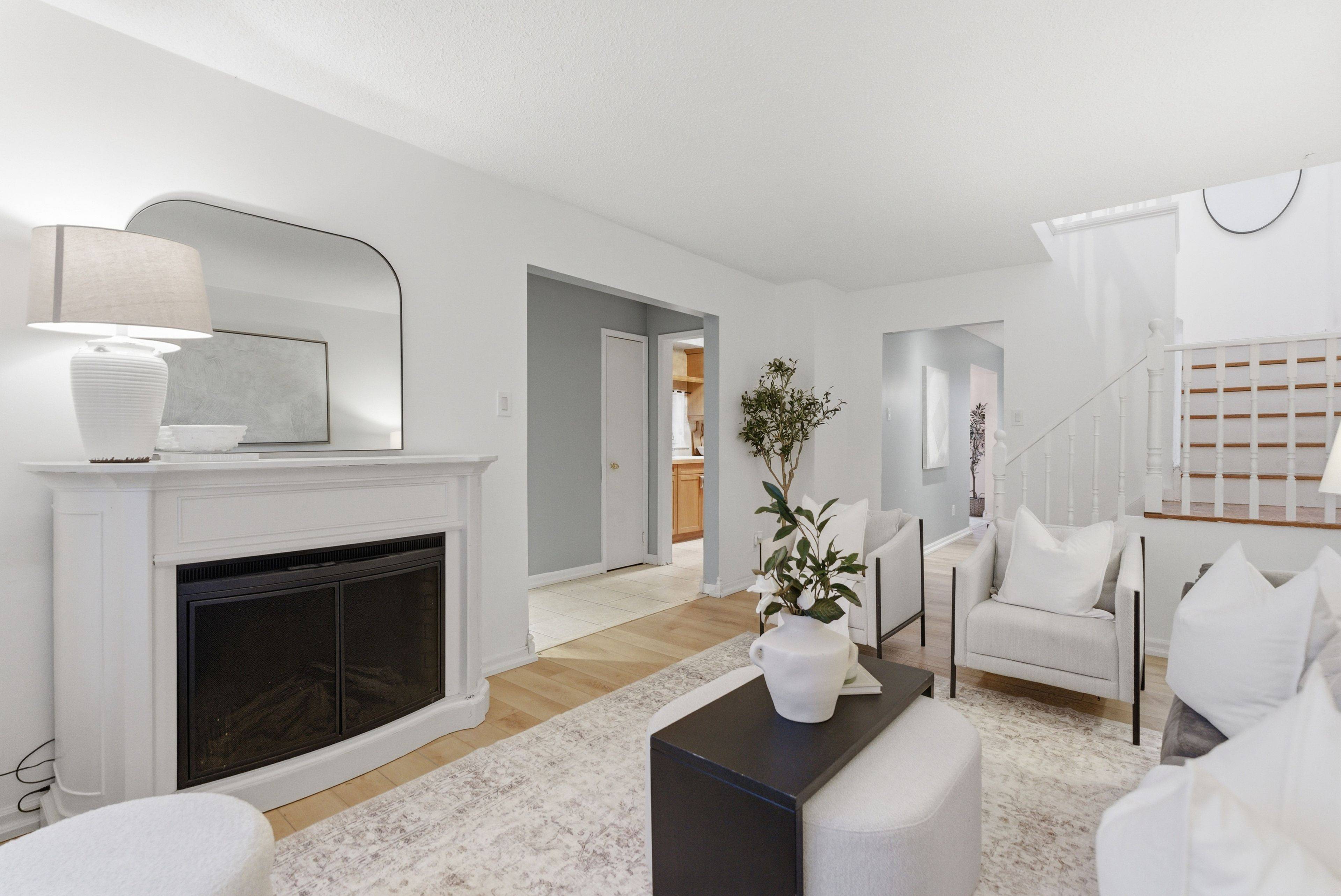 Whitby, ON L1N 1Z4,366 Rosedale DR