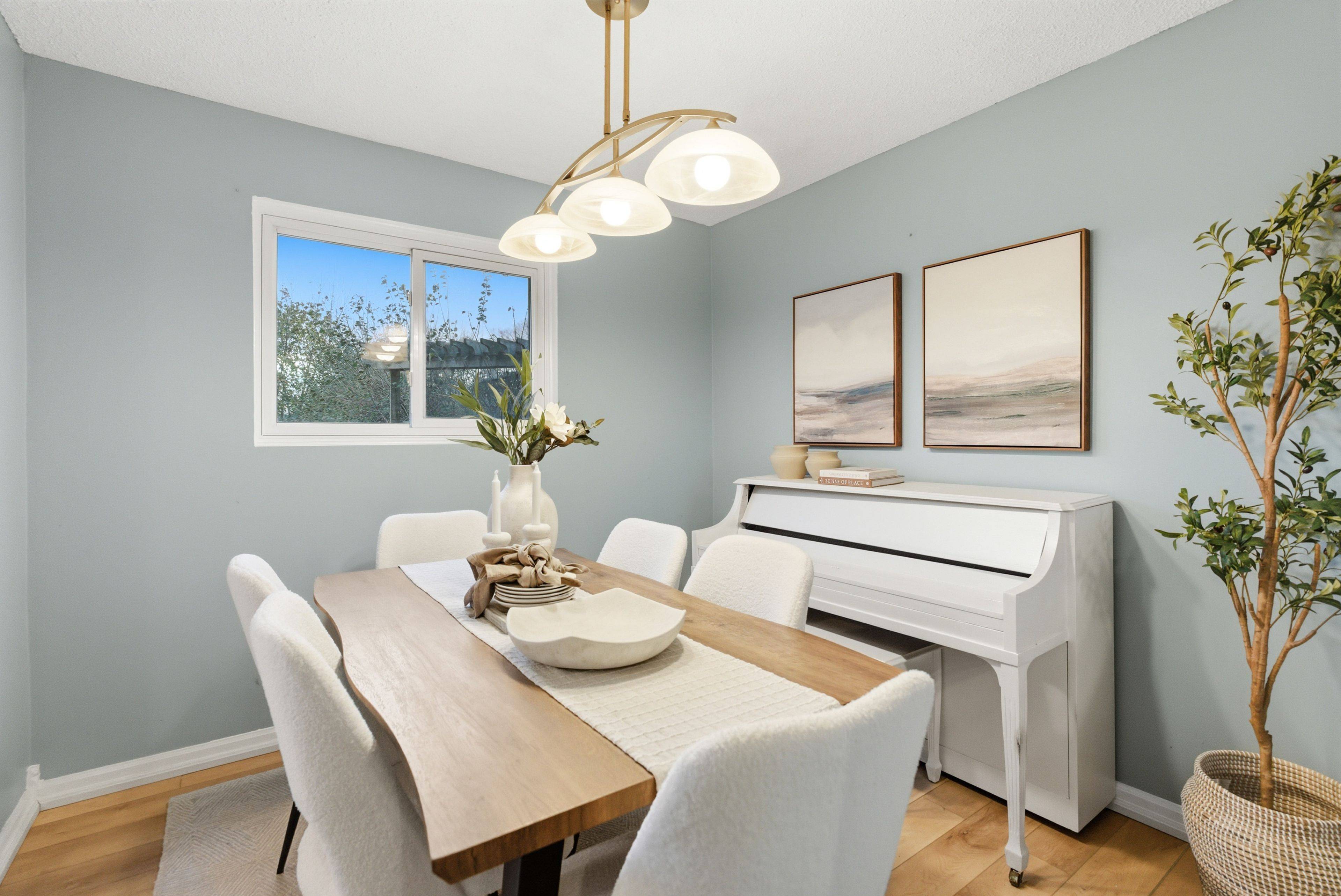 Whitby, ON L1N 1Z4,366 Rosedale DR