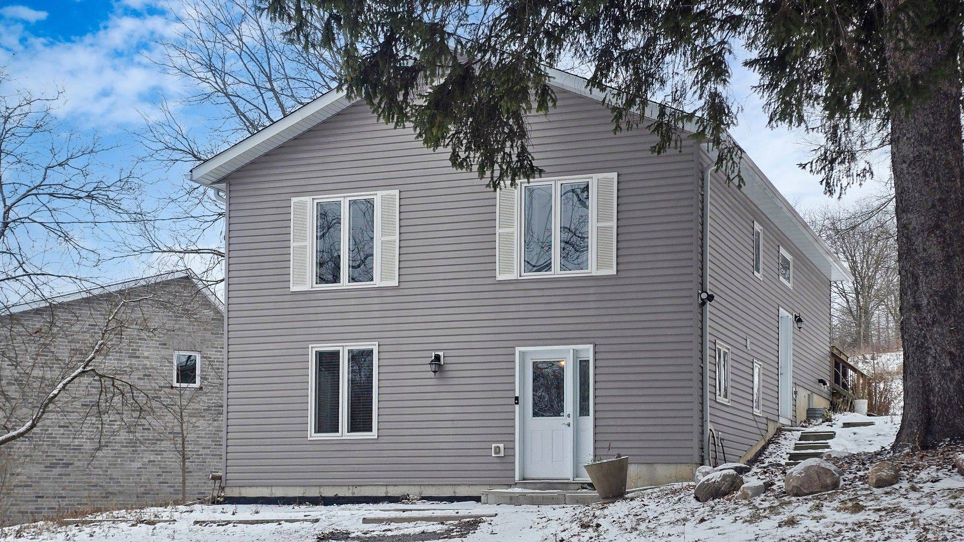 Newmarket, ON L3Y 9B2,218 Main ST N