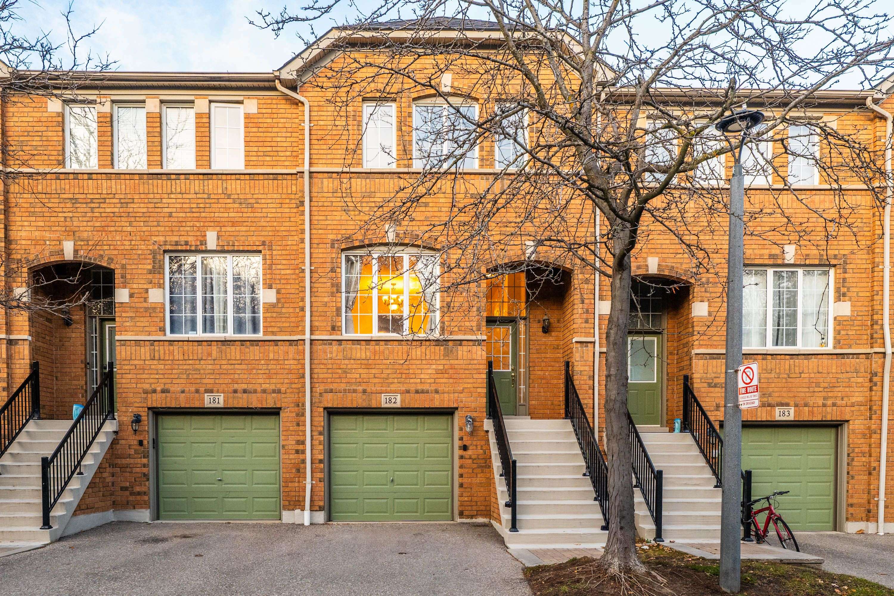 Mississauga, ON L5M 6E8,5530 Glen Erin DR #182