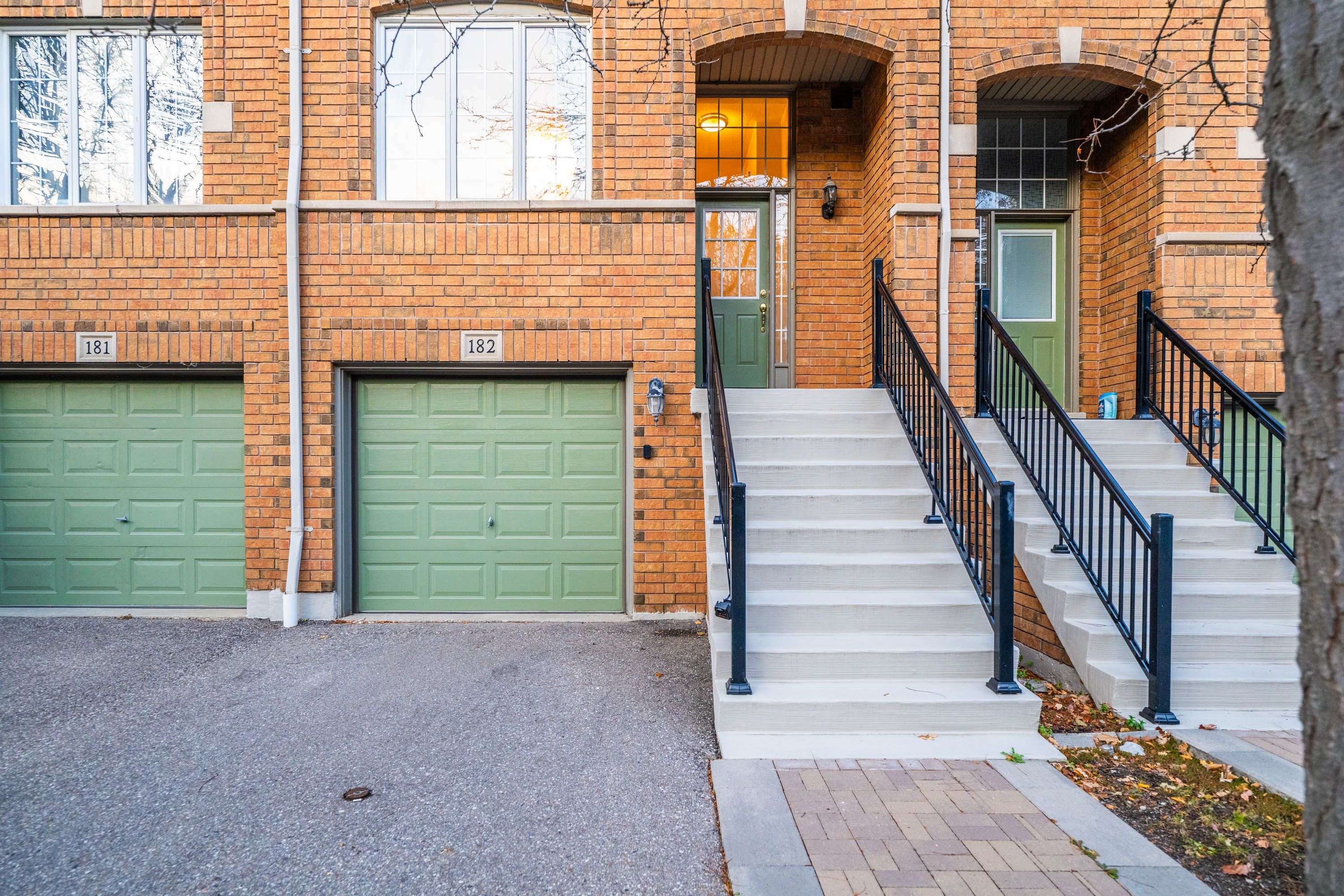 Mississauga, ON L5M 6E8,5530 Glen Erin DR #182