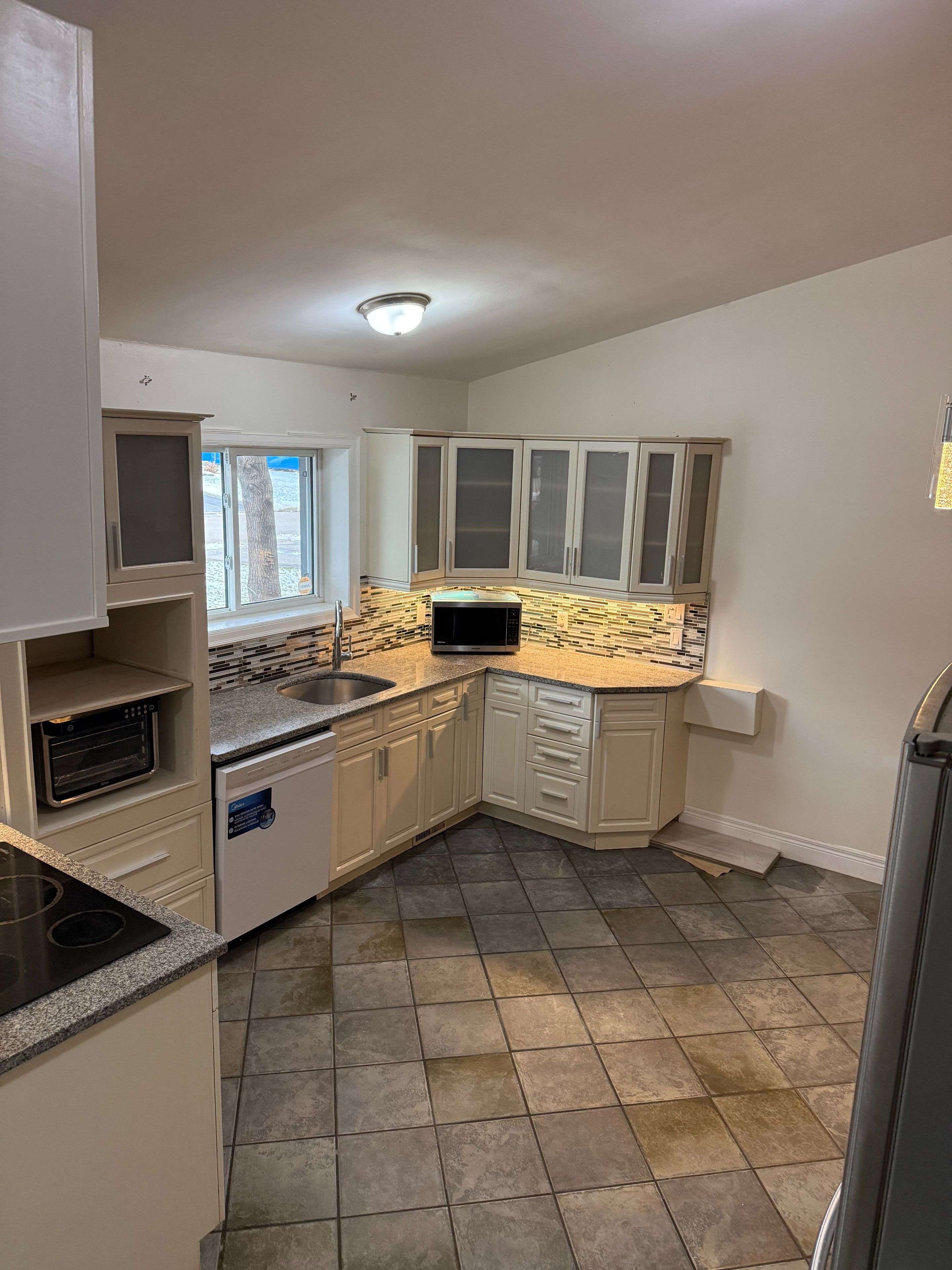 Mississauga, ON L5M 1N8,25 Joseph ST #Upper