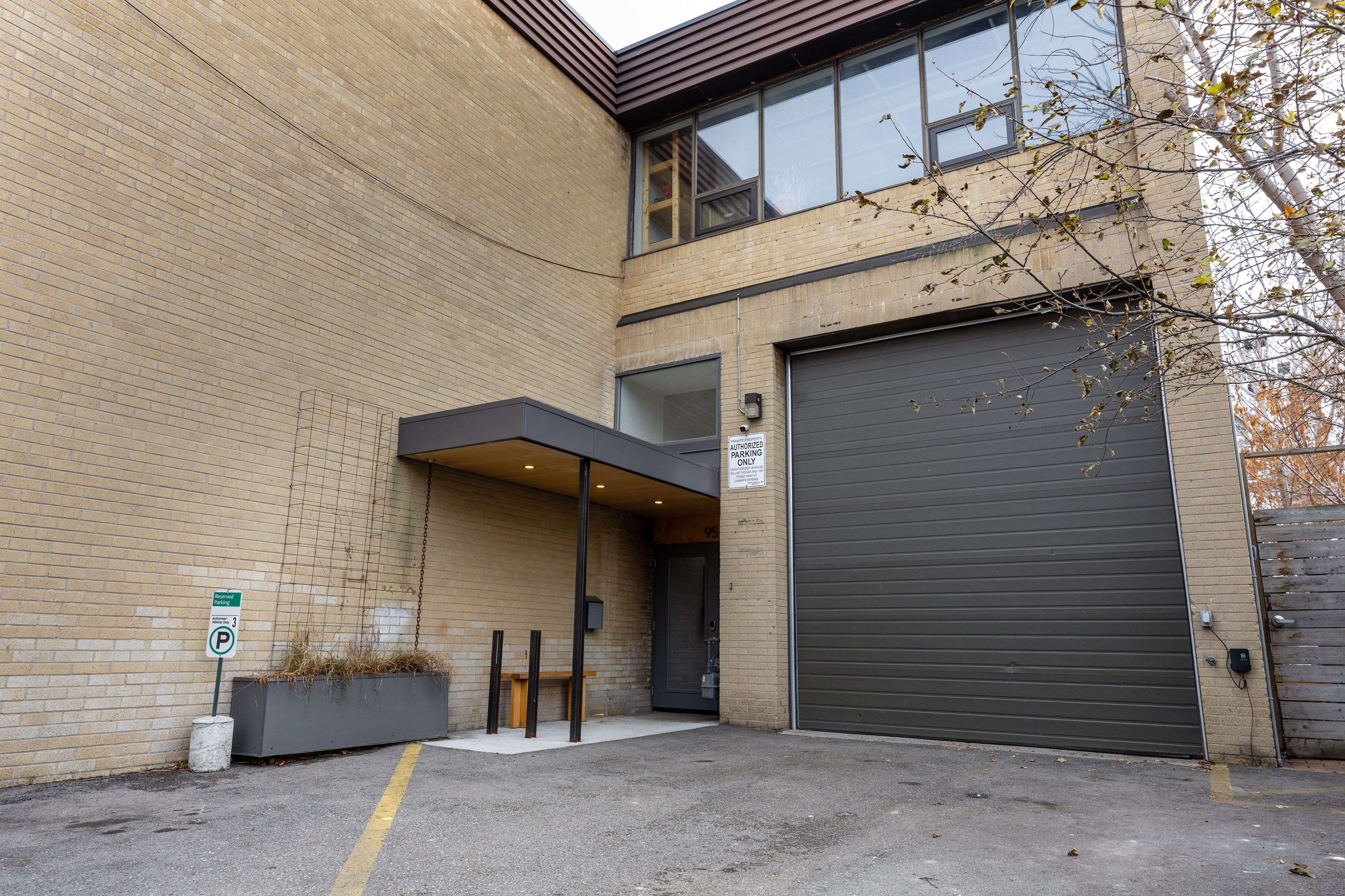 Toronto W03, ON M6N 1A5,95 Pelham AVE